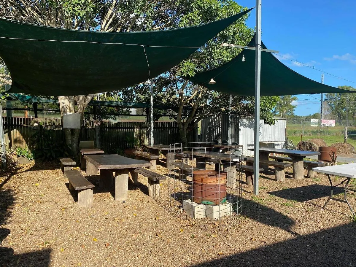 **** Hotel Gundy Pub & Caravan Park Gundiah Australia