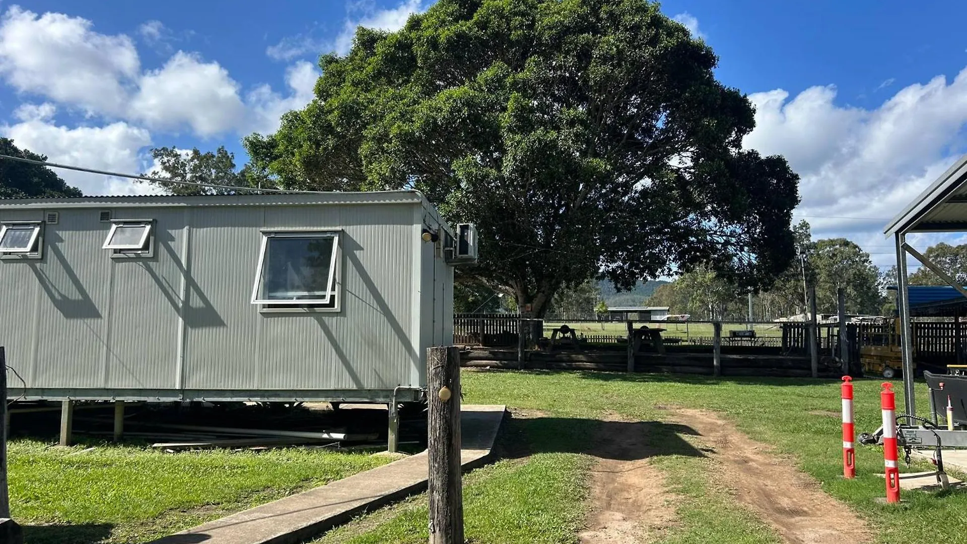 Gundy Pub & Caravan Park Gundiah Hotel